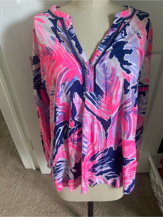 Lilly Pulitzer Tops - Lilly Pulitzer Size Large, Pink & Navy Printed Women’s V-Neck Tunic Top
